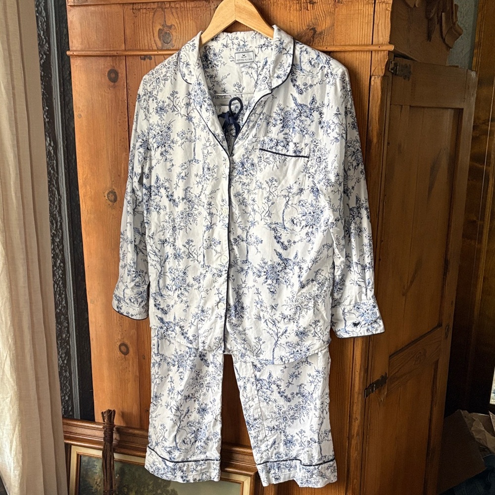 Classic Floral Cotton Pajama Set - White & Blue